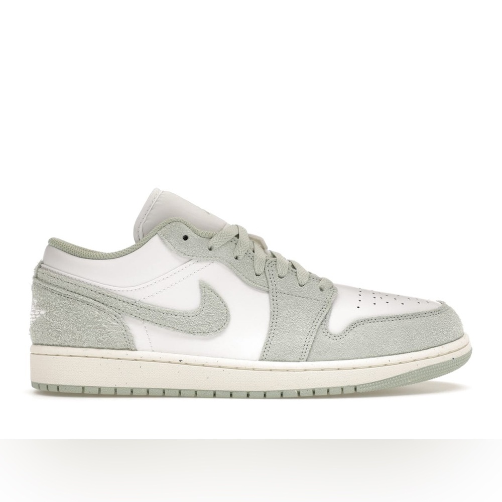 Nike Men's White and Light Gray Sneakers